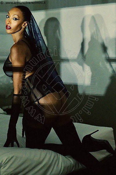 Foto Annuncio Trans Napoli Naomi Closed